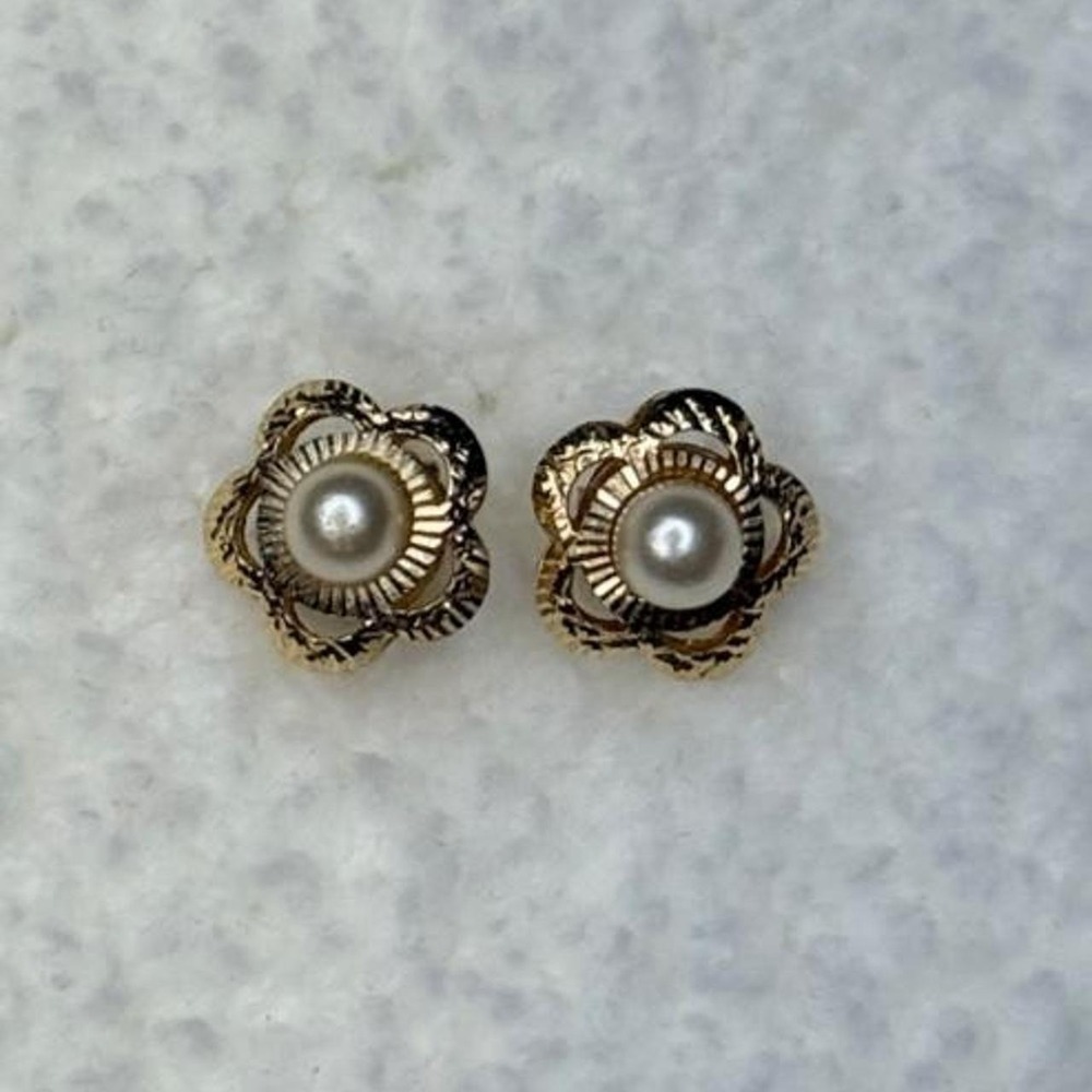 Goldtone Flower Pearl Centerpiece Stud Earrings